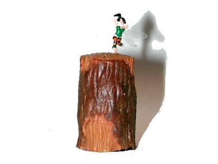 clochette_mini_sur_la_buche_loisel_peter_pan_attakus