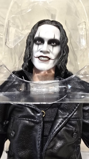 crow_draven_hottoys2