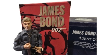 agent_006_james_bond_corgi_3jpg_305103573