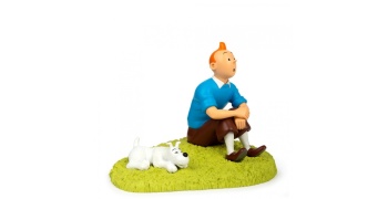 figurine-tintin-assis-dans-l-herbe-moulinsart-tintinimaginatio