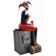 tirelire-de-collection-harley-quinn-sur-un-coffre-fort