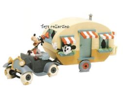 Mickey dans la caravane