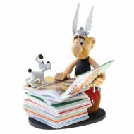 fiasterix-figurine-de-collection-plastoy-asterix-a-cote-d-une-pile-d-albums-00128-2018