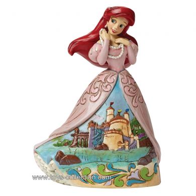 Ariel avec sa robe décorée